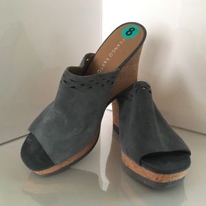 Slip into Teal suede size 8 Franco Sarto.